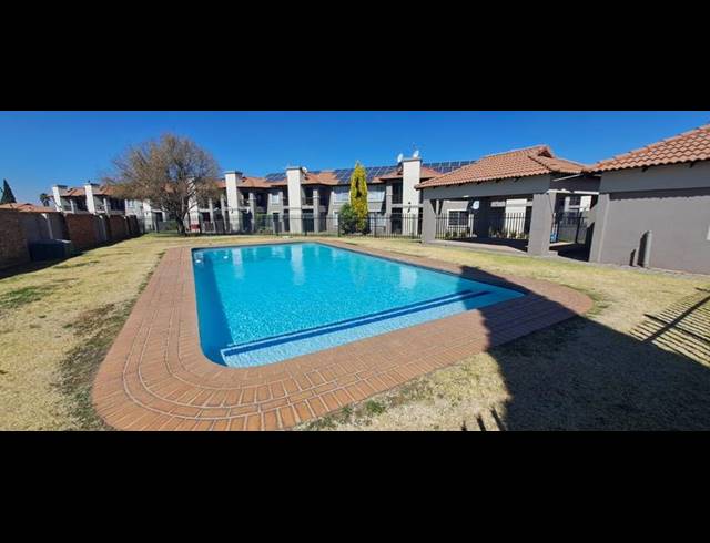 2 BEDROOM TOWNHOUSE FOR SALE IN VAN DYK PARK